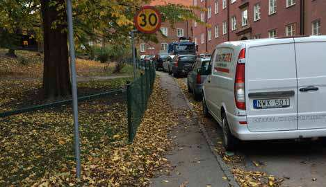 NULÄGESBESKRIVNING Korsningen Sankt Eriksgatan/Västmannagatan Vid platsen har Sankt Eriksgatan två körfält i sydlig färdriktning och ett körfält i nordlig.