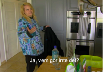 (Viaplay) Kameran filmar fortfarande TJ och vi får se hans reaktion på Britts uttalande. Han rycker på axlarna och svarar ja, vem gör inte det?