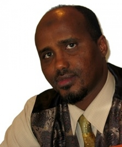 Mohamed Hirsiguled (Abdibashir) från Stockholm. Somalisk-svenska författare, översättare och folkbildare. Han skriver bland somalisk poesi, kultur, historia och islamkunskap på somaliska och arabiska.