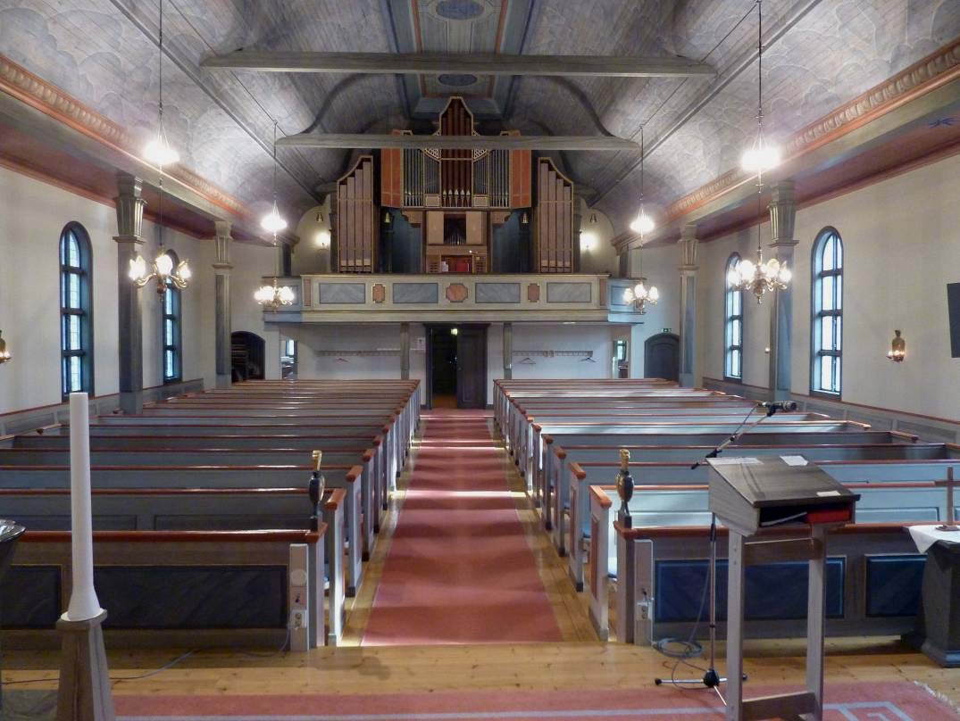 Norrfors kyrka, Nordmalings kommun, Västerbottens län Kyrkan präglas av det barockmässigt svängda spegelvalvet, takets och inredningens relativt mörka färgsättning i blågrått och brunrött samt