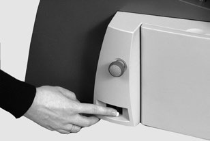 3 Köra ett jobb Kontrollera att kuverteringsmaskinen har ström 1. Kontrollera att strömsladden är ansluten till uttaget på kuverteringsmaskinens baksida. 2.