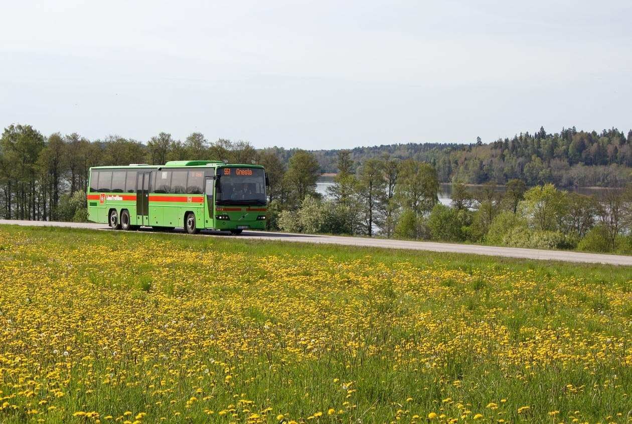 94 94 Uppföljning av målet miljö Andel fordon som drivs med förnybara bränslen Redovisas endast på årsnivå. För 2013: o Av 233 bussar körs 103 (44 %) på förnybara bränslen.