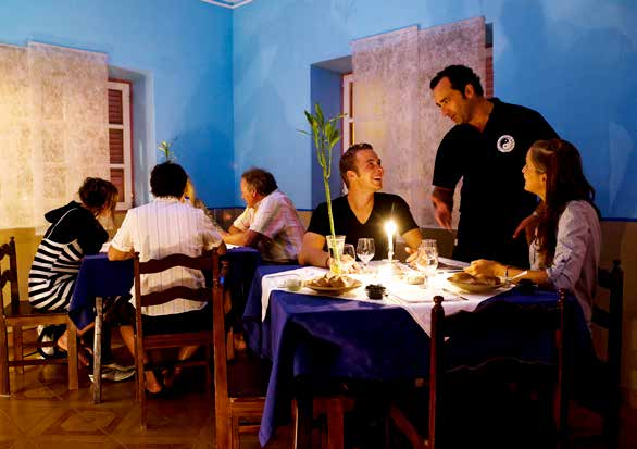 Restauranger God mat och nya restaurangupplevelser hör semestern till. Här kan du läsa mer om restauranger på resmålet. SAL REI Alisios Strandbar och restaurang på Praia Estoril.