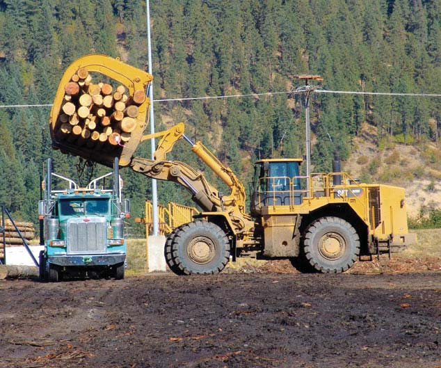 100 % dragkraft vald (20 % dragkraft) vald Bromsar (20 % dragkraft) Vänsterpedal Bränsleeffektivitet Minimerar kostnaderna Automatisk inkoppling av låg tomgång (endast 988) AIK-systemet sänker