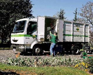 15 Renault Trucks Orderingången gick ned med 18% i Europa under det fjärde kvartalet, jämfört med samma period 2003. Stor efterfrågan noterades dock i Asien, där orderingången ökade med 30%.