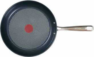 HÄRLIGA HELGMIDDAGAR. 44)= /st KALKON Ingelsta Kalkon. Fryst. Välj mellan färs och strimlat. 450-500 g. Jfr-pris 89:80-99:78/kg. 59)= /kg 109k/kg FLÄSKKARRÉ MED BEN Sverige/Coop.