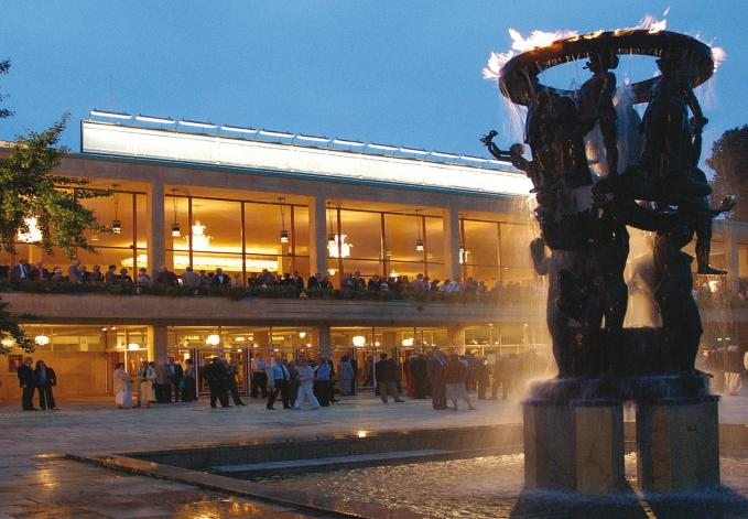 1 MEDLEMSBREV nr 1 / 2014. Kära medlemmar i Birgit Nilsson Sällskapet! Årsmötet med Birgit Nilsson Sällskapet den 22 mars 2014 på Malmö Opera.