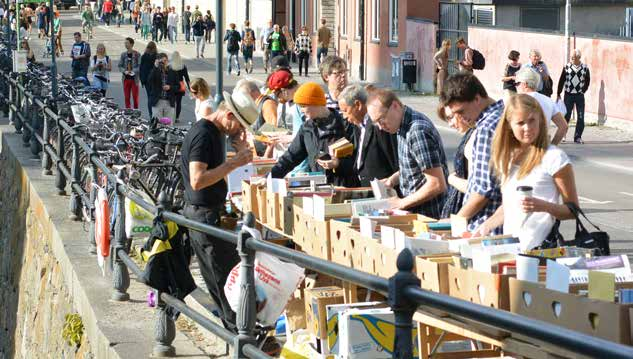 STADSLIV I MÄNSKLIG SKALA Stadsliv är inget som skapas i enskilda projekt. Det utvecklas när människor möter människor och gör saker tillsammans.