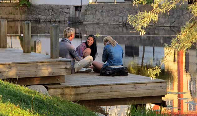 STADSLIV PÅ KARTAN I innerstadsstrategin står stadslivet och människorna i fokus. Vid förändringar måste man ta hänsyn till befintliga kvaliteter i stadskärnan och i de offentliga rummen.