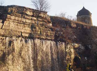 Gotlands geologi och geohydrologi Vatten i kalkstensberggrund I kalkstensbergrunden finns både horisontella och vertikala spricksystem som kan föra vatten.