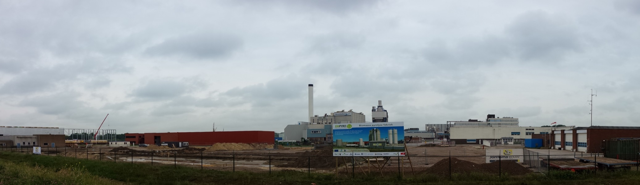 EMPYRO - introduction OBJECTIVE Design, built and operate a 25 MW th fast pyrolysis plant to produce simultaneously electricity, process steam and fuel oil from woody biomass.