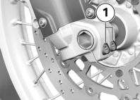 z Underhåll med BMW Motorrad ABS FE 8 93 Dra åt skruvarna 2 med åtdragningsmoment. 38 Nm Bromsok på fjädergaffel Sätt in ABS-sensorn i hålet och skruva i skruven 1. Ta bort maskeringen på fälgen.