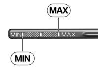 8 74 Om oljenivån ligger över MAXmarkeringen: Låt en auktoriserad verkstad justera oljenivån, helst en BMW Motorrad-återförsäljare. Sätt i oljestickan.