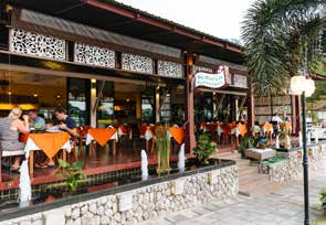 Restaurant Mamma Mia Mamma Mia har tre välbesökta restauranger i Bangtao, Kamala och Rawai.