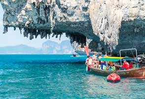 Upplev på egen hand Krabi / Ao Nang På fastlandet öster om ön Phuket ligger den levnadsglada badorten Ao Nang som är själva hjärtat i Krabiprovinsen.