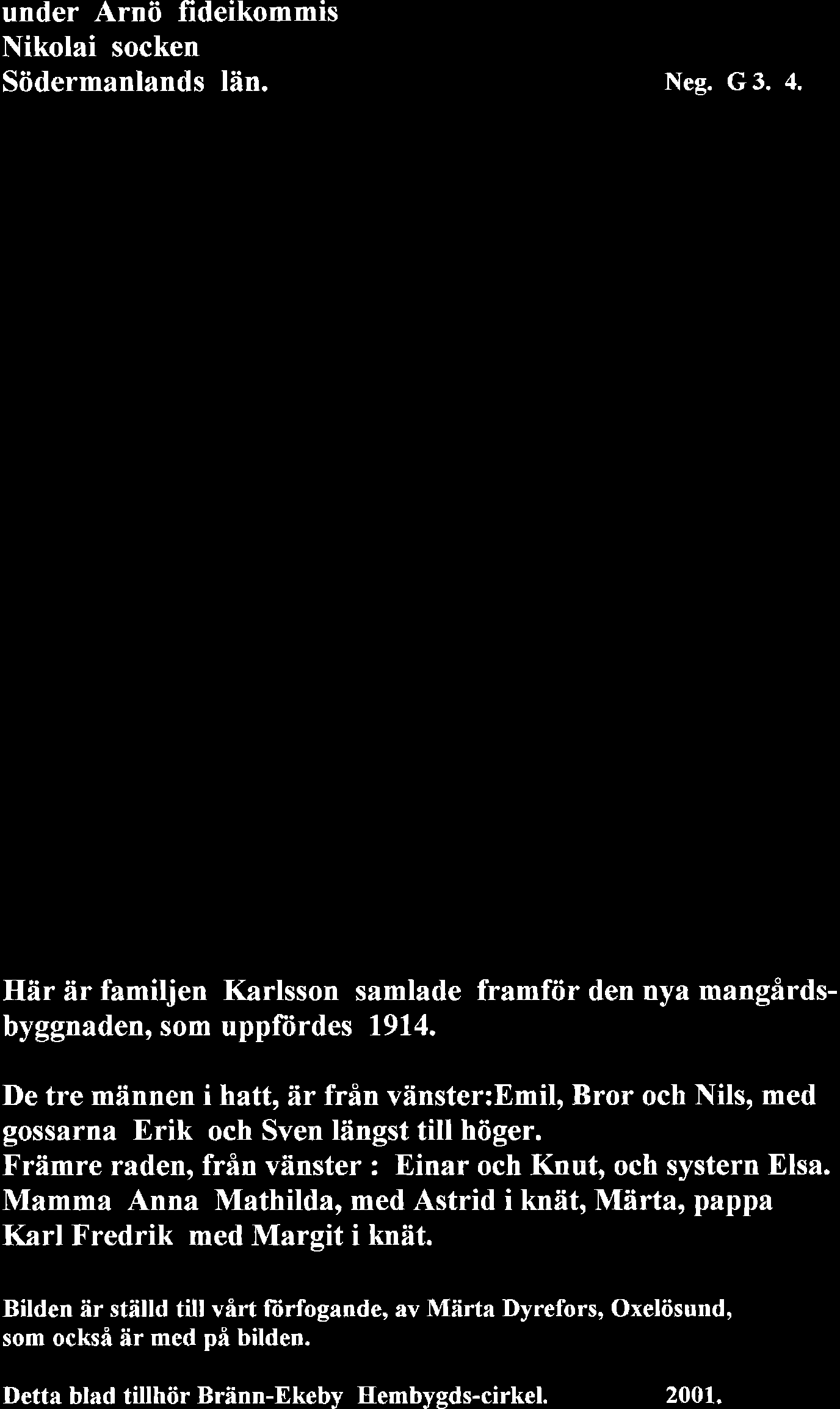 under Arnö fideikommis Södermanlands län. Neg. G 3. 4. Här är familjen Karlsson samlade framför den nya mangårdsbyggnaden, som uppfiirdes 1914.