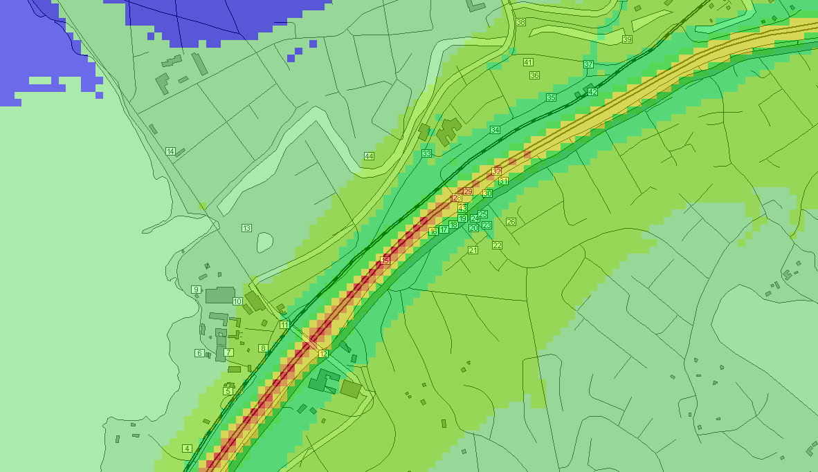 Figur 42. 98-percentilen av timmedelvärdet av kvävedioxid i nuläget, men med en ny trafikplats med 90 km/h på E 20. Figur 43.