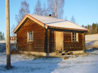 Bakstugan vid Svågagården är nu uppfräschad med ny matta och ny plåt framför ugnen.