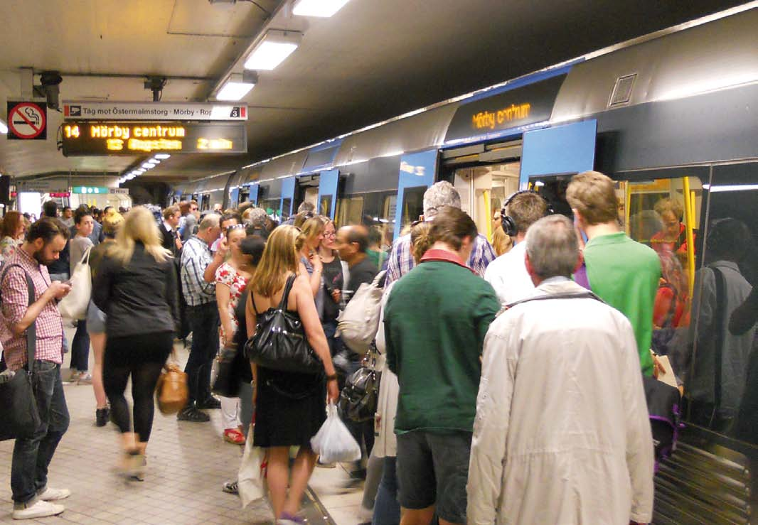 Foto: Anna Pontusson Redan idag finns kapacitetsproblem i kollektivtrafiken, t.ex. på tunnelbanan. kvoterna för resor mellan de regionala kärnorna, se Tabell 2.