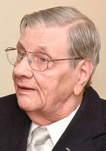 In memoriam Torsten Eriksson 2.11.1919 22.10.2010 Förbundets tidigare ordförande, byggmästare Torsten Eriksson avled den 22.10.2010 i den aktningsvärda åldern av nästan 91 år.