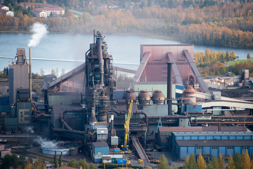 delar och där ligger även de största städerna. Här finns även flest arbeten, kulturlokaler och styrande myndigheter. Naturtilgångar och Industrier Norden är ett av världens rikaste områden.