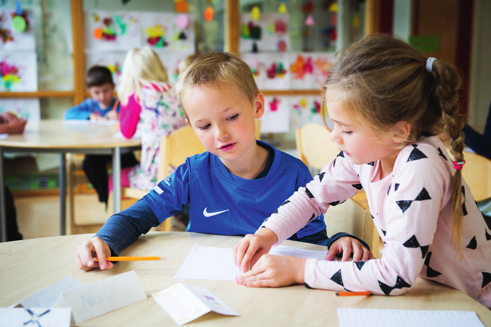 Skola Extratimme Alla elever erbjuds minst en extra lärarledd timme utöver skoltiden. Timmen kan användas som en extra anpassning för elever som behöver mer tid i skolan.