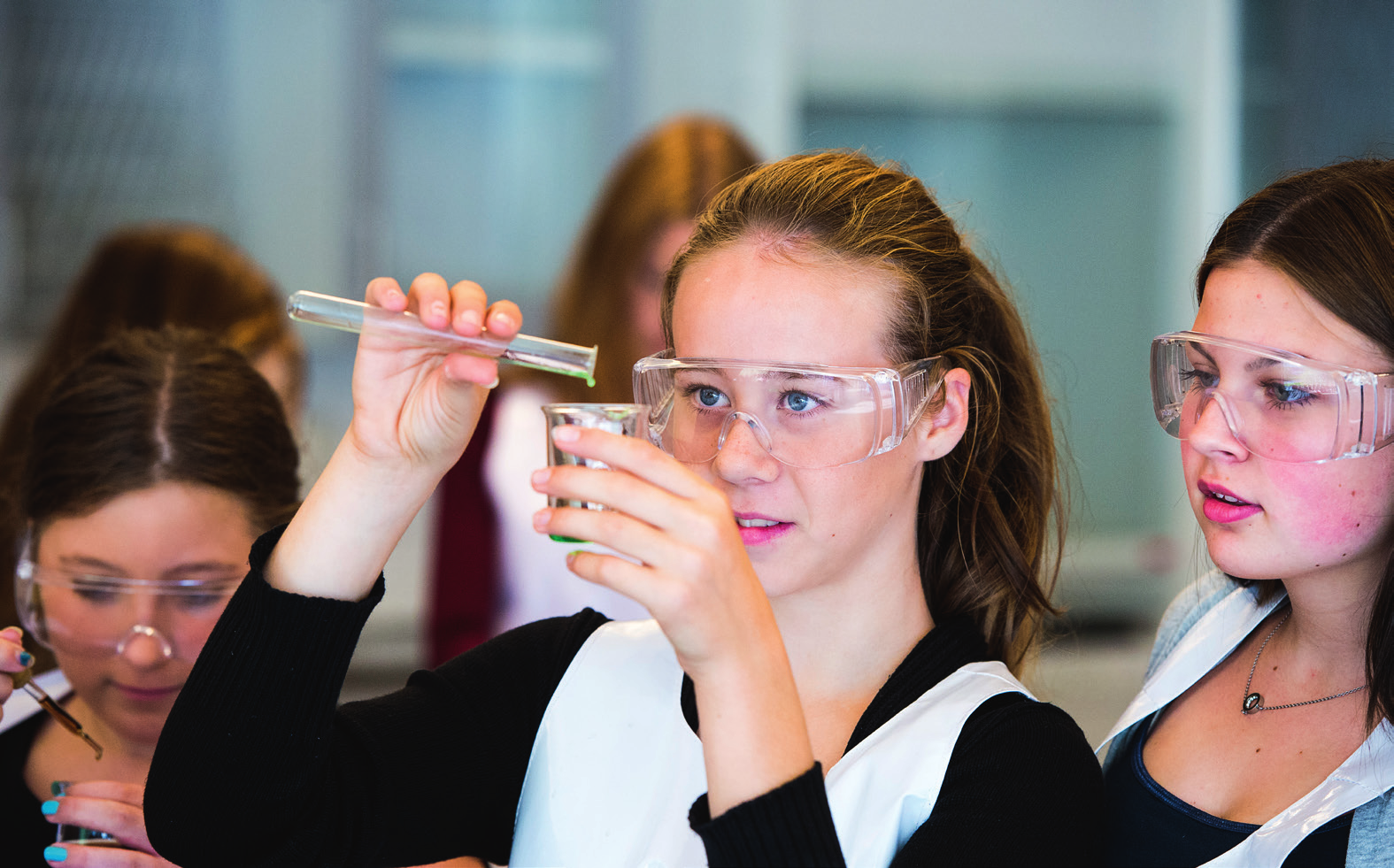 Skola Skriftligt omdöme (åk 1-5) Ett skriftligt omdöme med framåtsyftande kommentarer i samtliga ämnen man har haft undervisning i under året delas ut i samband med vårterminens slut (hemskick vid