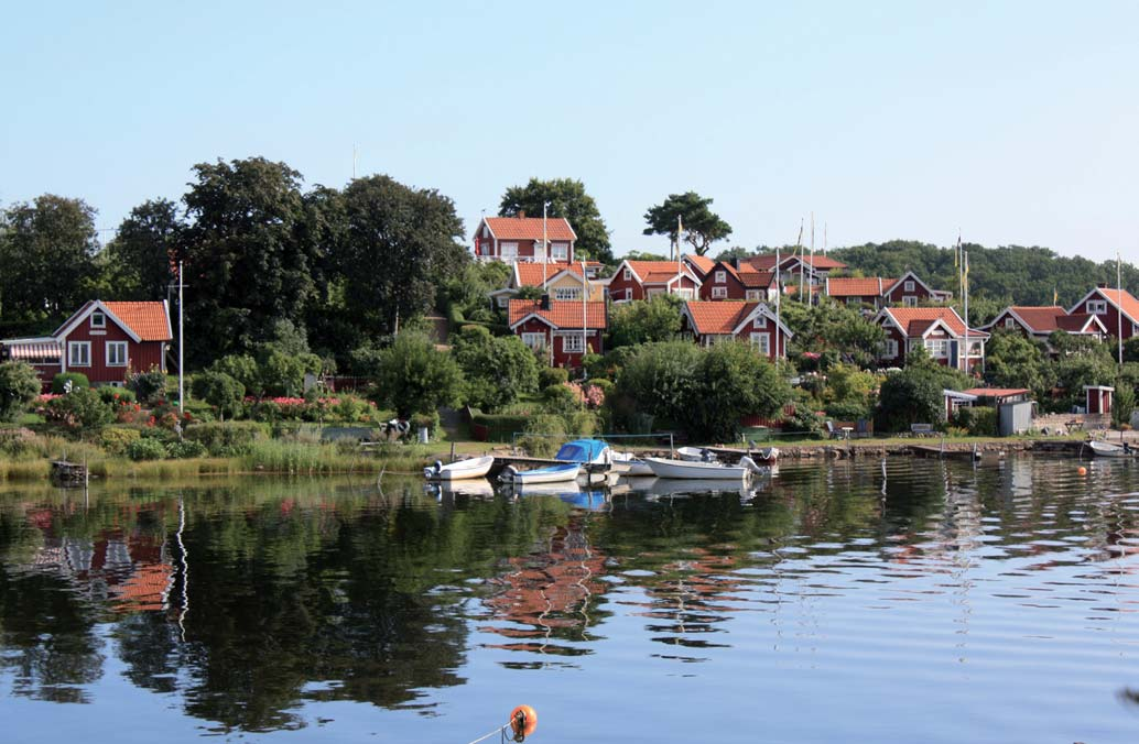 Golf I Karlskrona kommun finns det två golfbanor och en korthålsbana. Golfbanorna finns på Trummenäs, och i Nicklastorp. En korthålsbana finns i Rödeby.