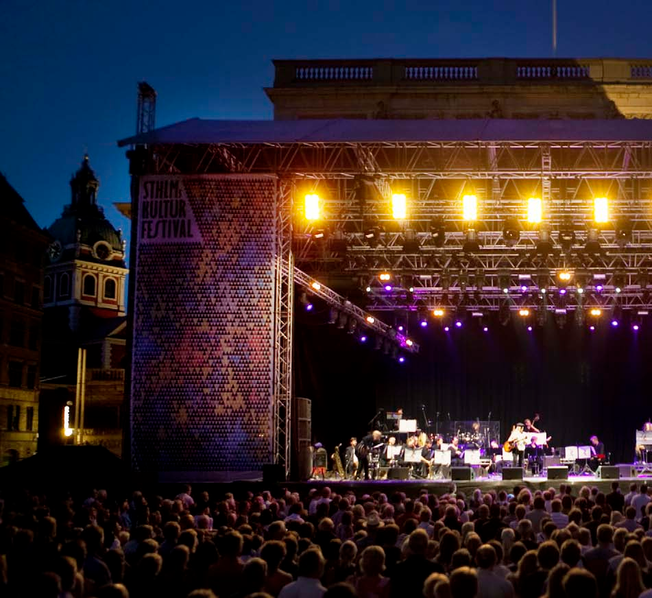 GusTav AdolfS torg (GAT) Stjärnglitter på GAT Mitt i Stockholm, mellan Operan och Slottet skjuter vi av fem späckade helkvällar med stjärnglans och stans vackraste utsikt.