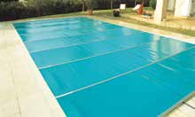 Walu Pool Starlight får som ihoprullat poolskydd en diameter på endast ca 25 cm beroende på poolskyddets längd. Aluminiumrören har en diameter på 44 mm och PVCpanelernas vikt är 650 g/m².