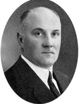 8 Carl Alexius Saedén 1883-10-10? 1915 tar Carl Alexius Saedén över driften av affärsverksamheten, efter fadern Carl Teofrons Saedéns död Saedén & Winberg Kungsgatan 59 Tel.