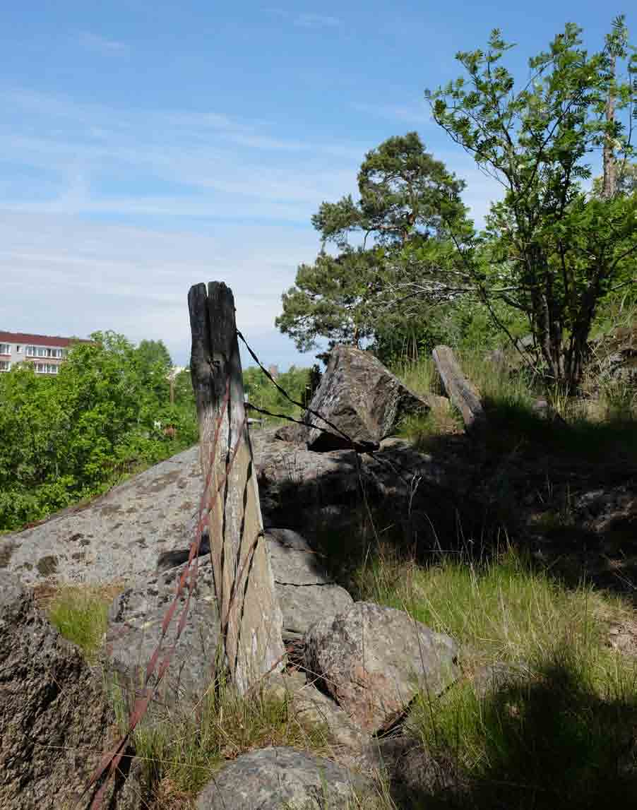 Detaljplanens bestämmelser och riktlinjer Detaljplanen medger att topografin ändras längs med järnvägsspåren för att rymma fler körfiler.