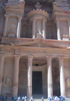 Jordanien- Gästfrihetens land Upplev ett Jordanien som bjuder på otroliga bergslandskap, två hav och öken samt historiska platser som Petra och Jerash.