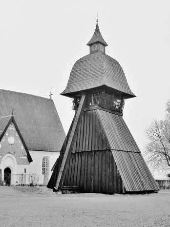 De övriga var ursprung ligen öppna klockbockar med synliga stolpar och strävor. Med brädpanel har man vid 1700-talets slut i olika grad försökt ge dem en mer tornliknande form.