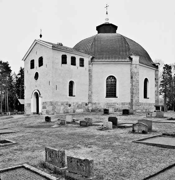 Foto Göran Lindahl 2004. Till denna rad kan läggas fem brukskapell i landskapets nordligaste utkanter, Forsmark, Karlholm, Leufsta, Söderfors och Österby.