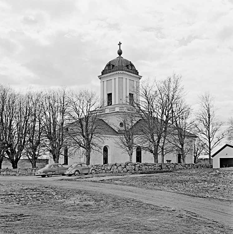 Fig. 51. Ingarö kyrka byggdes 172 på initiativ av godsägaren Anders Cederström på Beatelund, ursprungligen för gårdens anställda. Kapellet är karakteristiskt för 1600- och 1700-talens skärgårdskapell.