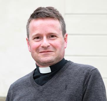 Ny biskop I april månad valdes Sören Dalevi till ny biskop i Karlstads stift. Han är 47 år gammal och för närvarande verksam som lärare vid Karlstads universitet.