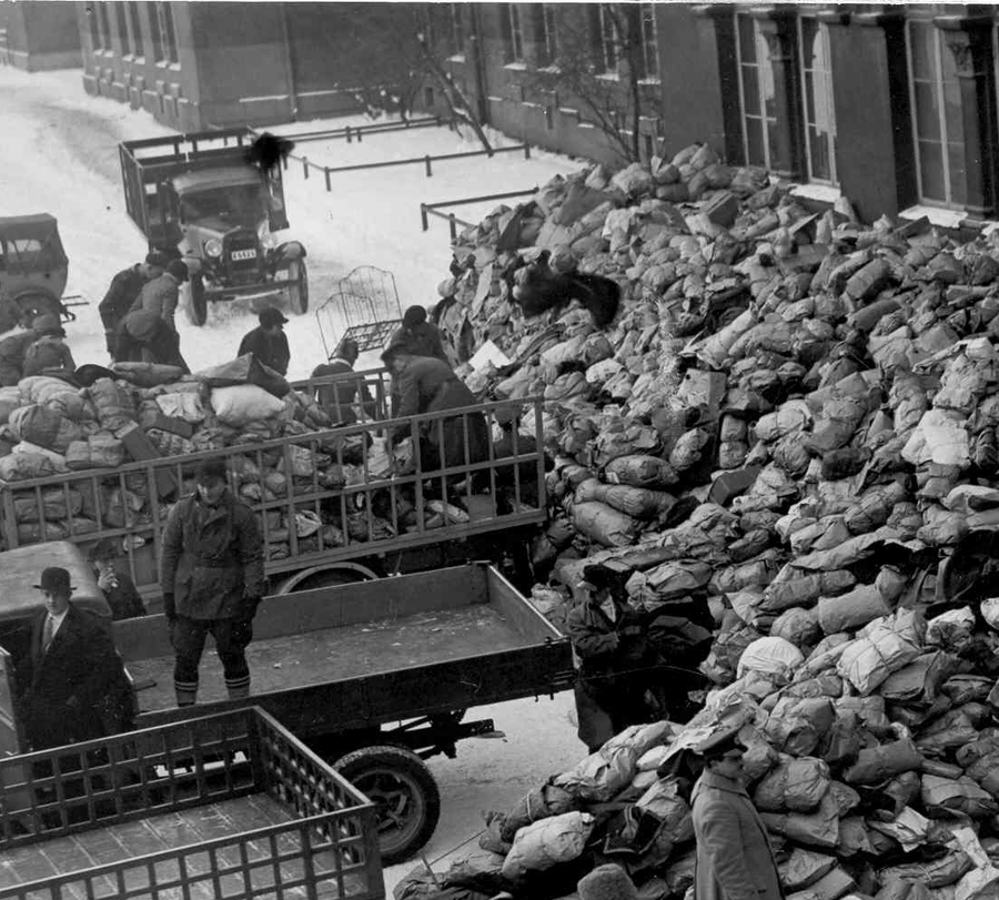 1939-1945 Andra världskriget Scouter åkte på läger och hjälpte till i jordbruket.