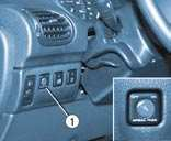 Vid krock registrerar de elektroniska sensorerna bilens kraftiga inbromsning: om kollisionskraften är sådan, att krockkuddarna bör lösa ut, vecklas airbagen ögonblickligen ut och skyddar personerna i