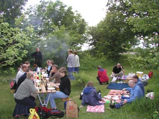 Dans på bryggan i Bjärred den 18 juni Ett av våra återkommande evenemang är att delta i den bryggdans som arrangeras en gång per år i Bjärred, vid långa bryggan. Vi brukar samlas kl. 18.00 för att grilla på stranden och sedan dansa av oss under detta mycket trevliga och speciella evenemang.