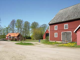 Rosenlunds gård och Rosenlundsskogen Av Rosenlunds äldre byggnadsbestånd finns enstaka ekonomibyggnader i