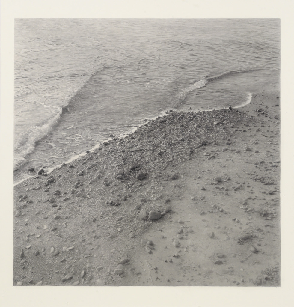 Sandstranden (2016), det nyaste verket i utställningen, är det första motivet som har sitt ursprung i ett fotografi som Gunnel själv har tagit och markerar därmed ett spännande steg i en ny riktning