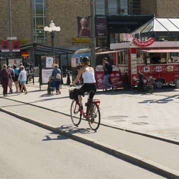 Kommunikationerna Till Västgötagatan 5 är det lätt att ta sig, oavsett från vilket håll du kommer.