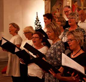 00, Samarbetet mellan Adolphson & Falk och Strömstads församlings kör Laudatekören, som inleddes vid förra årets sommarmusik, visade sig vara mycket uppskattat.