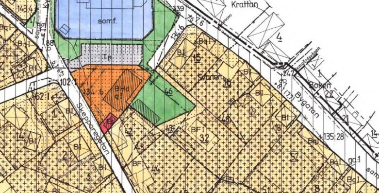 Korsmark mot fastigheten Svanen 57 är satt till 2 meter istället för 3 som mot övriga gränser eftersom förhållandena mot denna gräns skiljer med längre avstånd till huvudbyggnader.