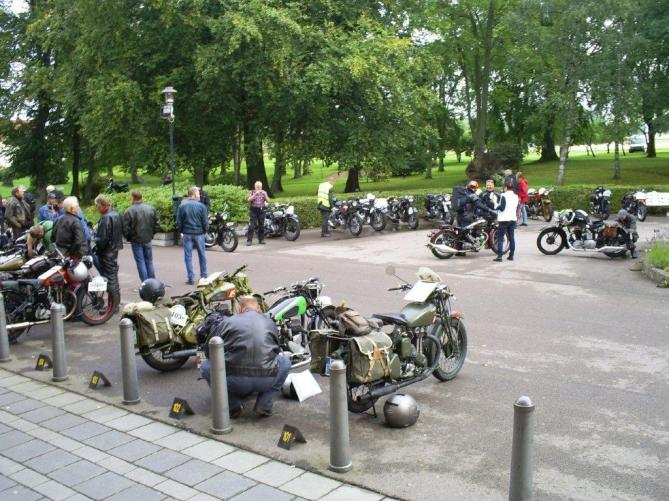 Örenäs Slott Lars Olofsson Bsa 600 1941 Fredag kväll är det avlastning och incheckning på Örenäs slott, alla papper hämtas från sekretariatet, sedan börjar vi "klippa och klistra", 8st A4 ark ska