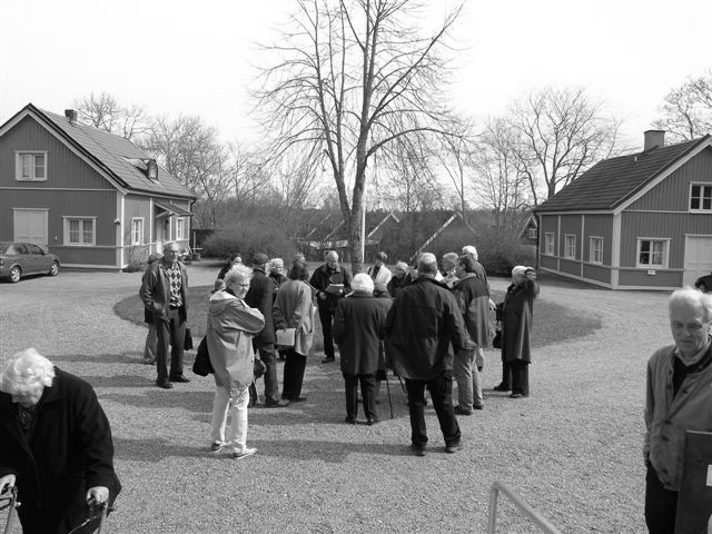 Nedan följer reportage från två av dessa aktiviteter; den guidade rundvandringen på Gården och tipspromenaden. John Åkermark (foto Johanna Haddäng) Mit hus byggdes 1977.