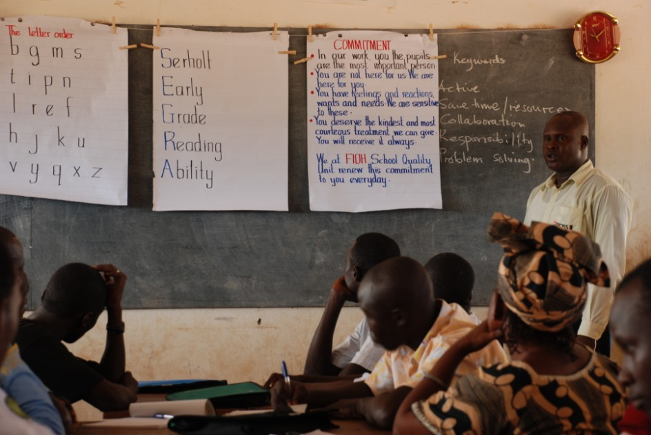 GG/FIOH:s Insatsområden Skolutveckling - Fortbildning för lärare Bristen på utbildning av god kvalitet är ett problem i Gambia.