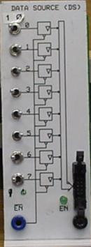 Data Source-modul 1 Modulen innehåller 8 switchar för att ge indata till digitalmaskinen. Varje switch är kopplad via en three state-buffert till modulens utgång.