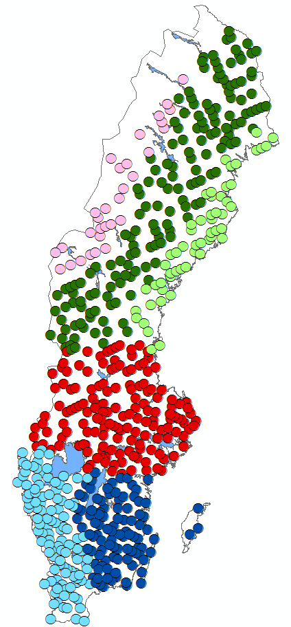 Figur 1. Provplatsernas lägen inom den nationella provtagningen 2015 (vänster) samt regionindelning (höger) (baserad på samtliga insamlade nationella mossprover 1975-2015).